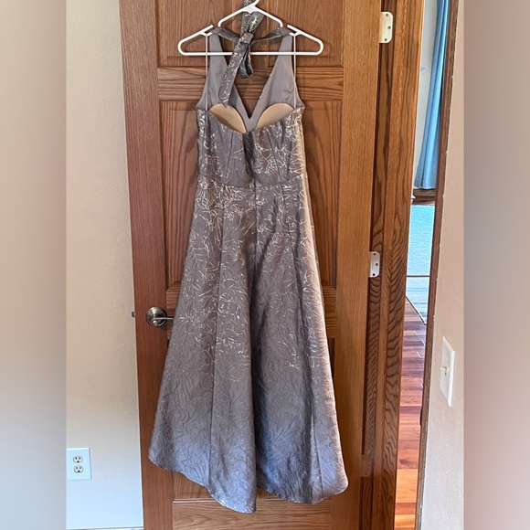 Halston Hi-Low Silver Dress / Mother or Bride/Groom Size 6 - Picture 8 of 12